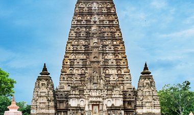 लावारिस सूटकेस ने महाबोधि मंदिर में मचाया हड़कंप, बम निरोधक दस्ता ने की जांच