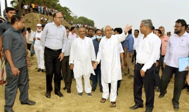 बख्तियारपुर के गंगा तट  स्तिथ सीढ़ी घाट का मुख्यमंत्री श्री नितीश कुमार ने विकास कार्यो का जायज़ा लिया।