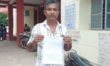 पति की गैरमौजूदगी में चार बच्चों की मां प्रेमी संग हुई फरार,पति पहुंचे थाना।