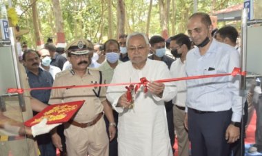 मुख्यमंत्री नितीश कुमार ने आपातकालीन मदद के लिए 112 लांच किया।