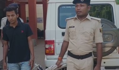 फ़र्ज़ी दस्तावेज़ बनाकर ठगी करने वाले धंधेबाज़ नवाज़ा से गिरफ्तार।