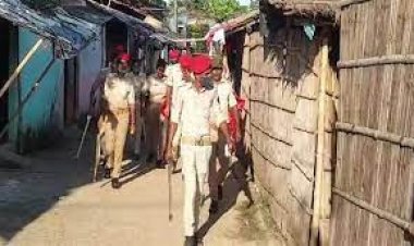 सीतामढ़ी के रेड लाइट एरिया में पुलिस ने ग्राहक बनकर की छापेमारी 5 नाबालिग लड़कियां की बरामद।