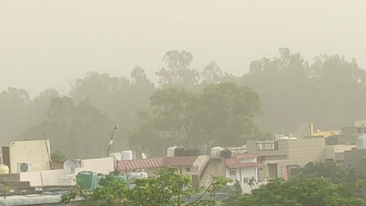 एयरपोर्ट पर दृश्यता भी हुई कम, एकाएक धूल की चादर में क्यों लिपटा दिल्ली-NCR?