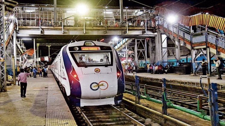 बिहार की पहली वंदे भारत ट्रेन पटना पहुंची, वंदे भारत ट्रेन की खासियत जानें: महज़ 6 घंटे में इसमें रांची का सफर