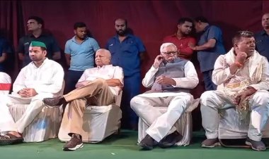 रामलीला देखने पहुंचे लालू यादव ने मंच से तेज प्रताप यादव की शिकायत की, बोले- मेरी बात नहीं सुनता, चिंता होती है