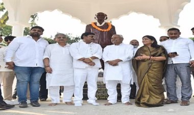 आनंद मोहन के पैतृक गांव पहुंचे सीएम नीतीश और ललन सिंह, पचगछिया में दो प्रतिमाओं का किया अनावरण