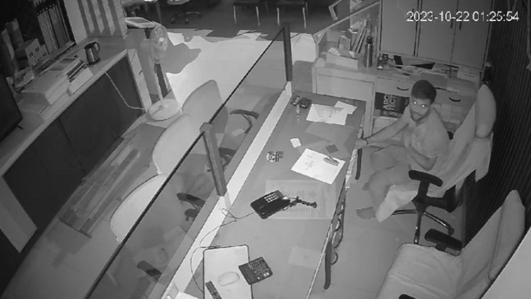 पटना के एग्जीबिशन रोड स्थित श्री राम सेल्स दुकान में बड़ी चोरी, 5 लाख कैश, 20 चांदी के सिक्के समेत लैपटॉप ले उड़ा चोर