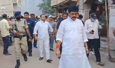 गया में डेंगू से निपटने को सड़कों पर उतरे मेयर-डिप्टी मेयर और स्टैंडिंग कमेटी सदस्य मोहन श्रीवास्तव, 5 वार्डों में चला फॉगिंग का अभियान