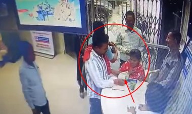 पटना में बैंक के अंदर से गार्ड के सामने ठगों ने महिला से उड़ा लिए 34 हजार रुपये, सीसीटीवी वीडियो वायरल