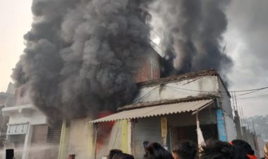 मोतिहारी में घर में लगी भीषण आग, पति-पत्नी समेत 3 लोग जिंदा जले, 2 की हालत गंभीर