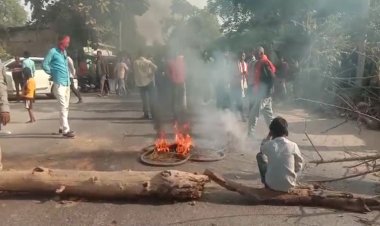 भागलपुर में सार्जेंट के पद पर तैनात जवान का शव गया पहुंचते ही मचा कोहराम, आक्रोशित लोगों ने सड़क जाम कर किया प्रदर्शन