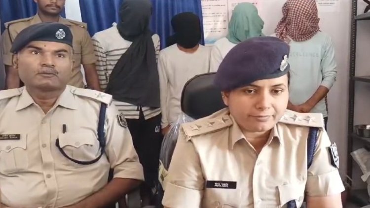 नवादा में 4 साइबर अपराधी चढ़े पुलिस के हत्थे, तेलंगाना और आंध्रपदेश से बिहार आकर करते थे फ्रॉड