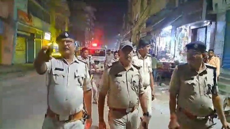 बिहार में ठेंगे पर पुलिस-प्रशासन! मोबाइल बनाने में देरी पर पटेल छात्रावास के छात्रों ने दुकानदार को मारी गोली..