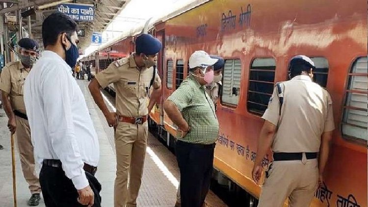 1.5 करोड़ दो, वरना..वंदे भारत-राजधानी ट्रेन को उड़ा देंगे... धमकी देने वाले को रेल पुलिस दबोचा, एक शिक्षक ने ऐसा करने के लिए लिखा था लेटर...