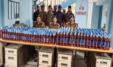 नवादा में लाखों की देसी-विदेशी शराब के साथ 3 तस्कर गिरफ्तार, 2 कार एवं एक मोटरसाइकिल भी जब्त