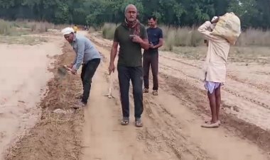टापू पर गांव: गया के इस गांव में चारों तरफ से है नदी, बीच में है गांव, शादियों के लिए नदी में श्रमदान से रोड बनाते हैं ग्रामीण महिला पुरुष