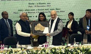 अमित शाह पूर्वी क्षेत्रिय परिषद की बैठक में हिस्सा लेने पहुंचे पटना, सीएम नीतीश ने गुलदस्ता देकर किया स्वागत