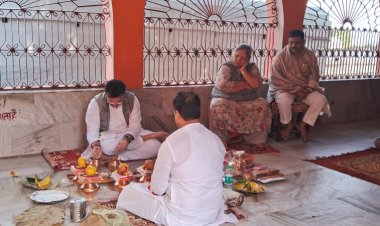 भाजपा के वरिष्ठ दिवंगत नेता अरुण जेटली का गया में बेटे रोहन जेटली ने किया पिंडदान, मां संगीता जेटली भी रहीं मौजूद