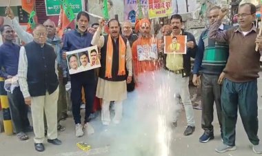 3 राज्यों में मुख्यमंत्री बनाए जाने पर बिहार में बीजेपी कार्यकर्ताओं ने मनाई दिवाली, खूब जलाए पटाखे, बांटी मिठाईयां