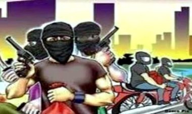 मनेर में हथियार के बल पर लाखों की लूट, कहां है पुलिस-प्रशासन?