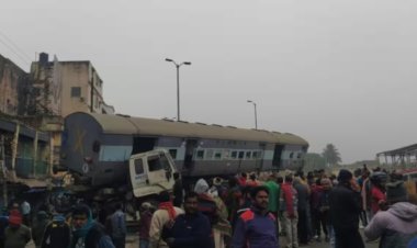 बिहार में हवाई जहाज के बाद सड़क पर आ गई ‘रेल’, ट्रेन का डब्बा ले जा रहा ट्रक ब्रिज के रेलिंग से टकराया, मचा हड़कंप