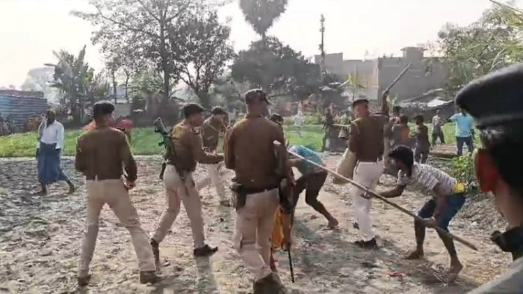 हाय रे बिहार पुलिस..! वैशाली में अतिक्रमण हटाने गई पुलिसकर्मियों को ग्रामीणों ने जमकर पीटा, वीडियो वायरल
