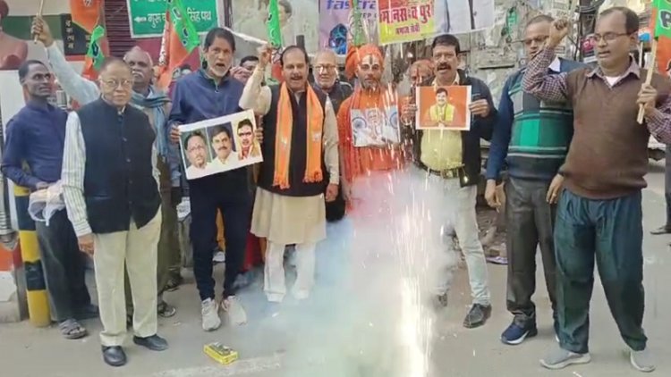 3 राज्यों में मुख्यमंत्री बनाए जाने पर बिहार में बीजेपी कार्यकर्ताओं ने मनाई दिवाली, खूब जलाए पटाखे, बांटी मिठाईयां