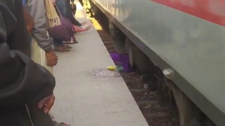 बिहार में मां और उसके दो बच्चों के ऊपर से गुजर गई पूरी ट्रेन, फिर भी तीनों की बच गई जान