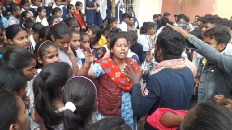 भागलपुर में स्कूली छात्रों ने टीचरों को घेरकर जमकर की कुटाई, महिला शिक्षक को भी नहीं बख्शा, कारण..?