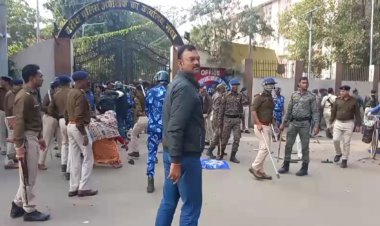 गया में भीम आर्मी का उग्र प्रदर्शन, पुलिस ने जमकर चटकाई लाठियां