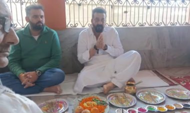 संजय दत्त ने गया में पिता सुनील दत्त और मां नरगिस दत्त की आत्मा की शांति के लिए किया पिंडदान और तर्पण