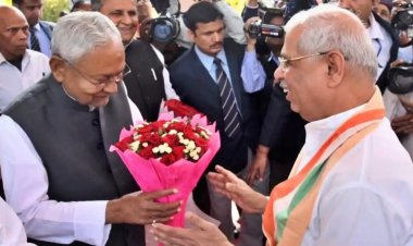 बिहार में गिरी महागठबंधन की सरकार, नीतीश कुमार ने सौंपा इस्तीफा