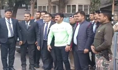BREAKING NEWS: भोजपुरी स्टार पवन सिंह ने पटना में नीतीश कुमार से की मुलाकात, लड़ेंगे 2024 चुनाव?