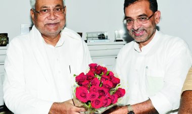 मुख्यमंत्री नितीश कुमार से मिले उपेंद्र कुशवाहा, एनडीए के साथ मिलकर सरकार बनाने पर दी बधाई....