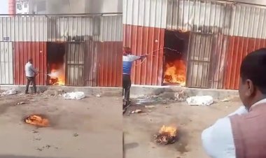 पटना जंक्शन के पार्सल यार्ड में लगी भीषण आग, मची अफरा-तफरी