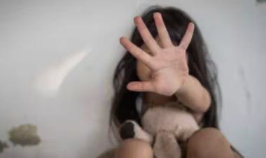 शर्मनाक: बिहार में 500 रुपया और खाने का लालच देकर शिक्षक ने 6 साल की बच्ची से किया रेप, फरार हैवान को ढूंढने में जुटी पुलिस