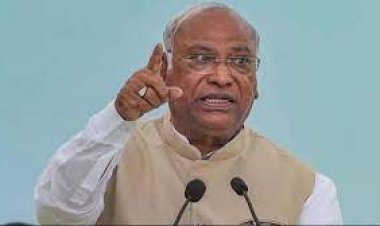 टूट की आशंका से अपने पार्टी के विधायकों को हैदराबाद शिफ्ट करा रही बिहार कांग्रेस, मल्लिकार्जुन खड़गे  ने दिया निर्देश...