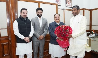 पशुपति पारस ने दिल्ली में जेपी नड्डा से की मुलाकात, पार्टी के 3 सांसद भी रहे मौजूद, बंद कमरे में क्या हुई बात..? जानिए