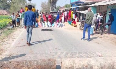 नवादा में अज्ञात बाइक चालक ने तीन महिलाओं को कुचला, एक महिला की मौके मौत, हंगामा