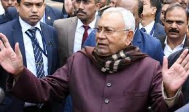 फ्लोर टेस्ट से पहले अपने विधायकों में टूट होने से डरी जदयू ने किया भोज का आयोजन, अबतक नहीं पहुंचे कई विधायक...आनन-फानन में मंत्री के आवास पहुंचे मुख्यमंत्री...