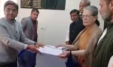 पूर्व कांग्रेस अध्यक्ष सोनिया गांधी ने राजस्थान से राज्यसभा के लिए किया नामांकन, साथ में राहुल और प्रियंका रहें मौजूद ...