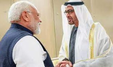 अपने दो दिवसीय यात्रा पर UAE पहुंचे पीएम मोदी, राष्ट्रपति शेख मोहम्मद को गले लगाते बोले- अपने घर आया हूं...