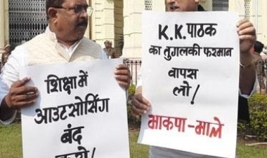 सदन के बाहर विपक्ष के विधायकों ने किया केके पाठक के खिलाफ विरोध प्रदर्शन, कहा-  उन्हें लेकर जल्द ही बड़ा खुलासा करेंगे ...