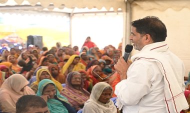 राजनीतिक रणनीतिकार प्रशांत किशोर ने किया बड़ा ऐलान, कहा- एक लाख युवाओं को राजनीति में लाएंगे, सांसद और विधायक बनेंगे आम युवा ...
