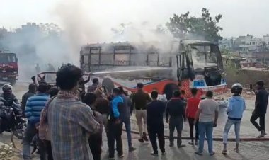 पटना से हाजीपुर जा रही चलती बस में लगी भीषण आग, ड्राइवर की सूझ-बूझ से बची यात्रियों की जान