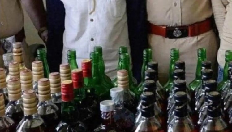 पटना में ट्रक में लोहे के तहखाने से 50 लाख की 495 कार्टन अंग्रेजी शराब बरामद, दो गिरफ्तार