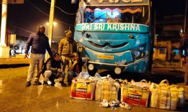 नवादा में पटना-रांची बस से 252 बोतल विदेशी शराब बरामद, चालक एवं कंडक्टर गिरफ्तार, भेजे गए जेल