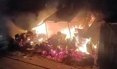 नवादा के सब्जी मंडी स्थित कपड़े, किराना समेत 07 दुकानों में लगी आग, लाखों की सम्पत्ति जलकर राख