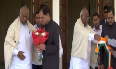 लोकसभा चुनाव से पहले BJP सांसद ने दिया इस्तीफा, खरगे से की मुलाक़ात ...