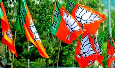 कांग्रेस के 32 नेता पार्टी छोड़ भाजपा में  हुए शामिल, पूर्व मंत्री समेत कई पूर्व विधायक हैं इस लिस्ट में ...